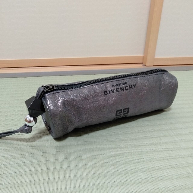 GIVENCHY(ジバンシィ)のGIVENCHYgivenchy ペンケース　ポーチ インテリア/住まい/日用品の文房具(ペンケース/筆箱)の商品写真