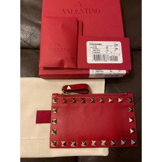 ヴァレンティノガラヴァーニ(valentino garavani)のVALENTINO(ヴァレンティノ) ロックスタッズ カードケース ファスナー (財布)