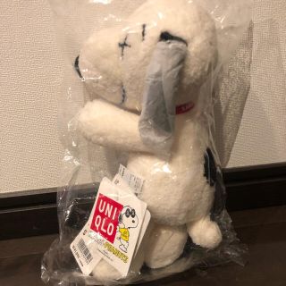 ユニクロ(UNIQLO)のＳサイズ UNIQLO snoopy kaws ぬいぐるみ スヌーピー カウズ(ぬいぐるみ)