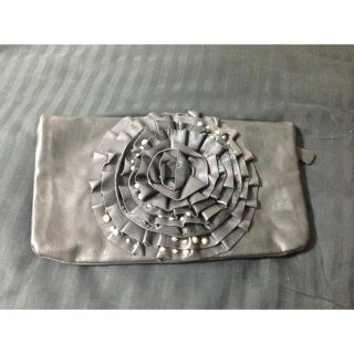 ムルーア(MURUA)のMURUAフラワークラッチbag(クラッチバッグ)