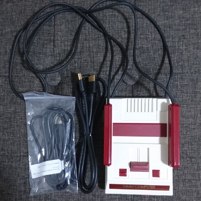 任天堂(ニンテンドウ)のニンテンドークラシックミニ ファミリーコンピュータ(説明書欠品) エンタメ/ホビーのゲームソフト/ゲーム機本体(家庭用ゲーム機本体)の商品写真