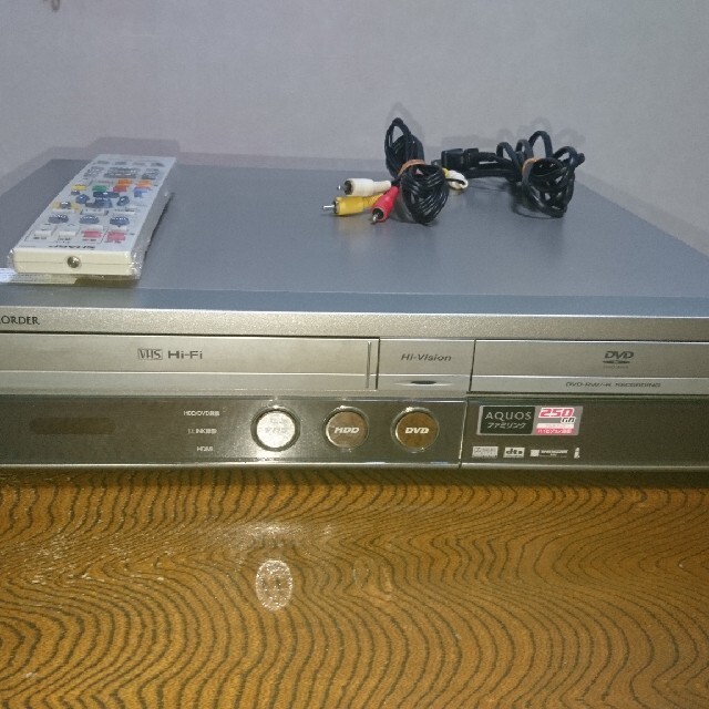 ビデオデッキ  VHS (シャープ DV-ACV32)