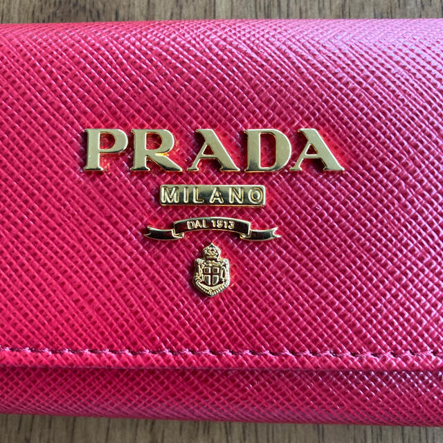 PRADA(プラダ)の【pomuさん専用】【新品未使用】プラダ　キーケース　赤 レディースのファッション小物(キーケース)の商品写真