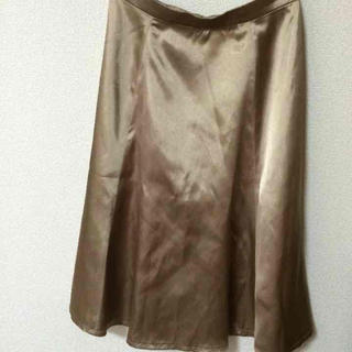 ナチュラルビューティーベーシック(NATURAL BEAUTY BASIC)のサテンスカート ゴールド(ロングスカート)