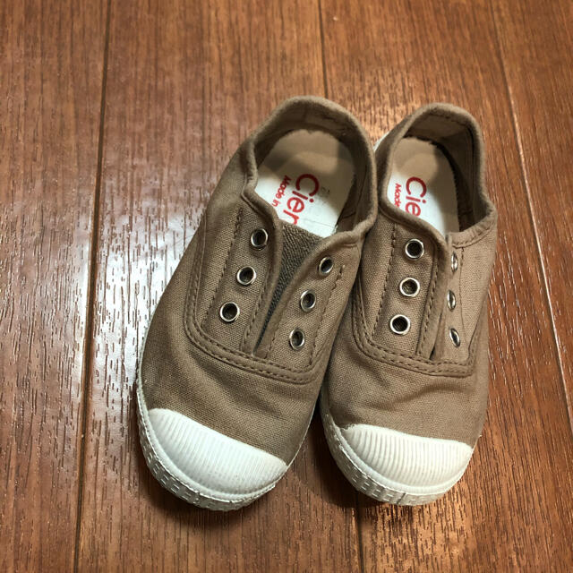 こどもビームス(コドモビームス)のCienta Slipon shoes Beige シエンタ25 ベージュ キッズ/ベビー/マタニティのキッズ靴/シューズ(15cm~)(スリッポン)の商品写真