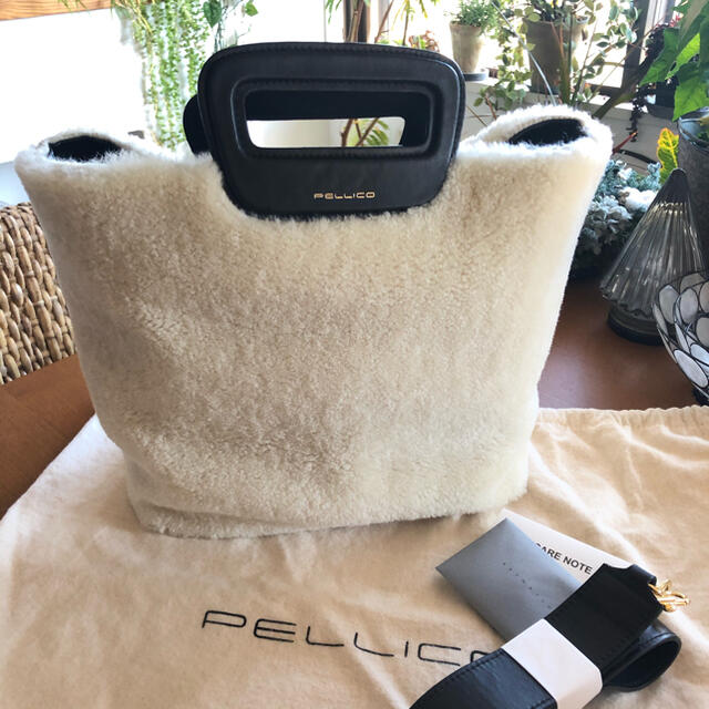ESTNATION(エストネーション)の《新品》PELLICO ペリーコ  ムートン  ショルダーバッグ レディースのバッグ(ショルダーバッグ)の商品写真