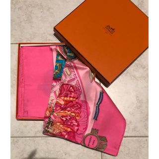 エルメス(Hermes)の専用　未使用　超美品　美しすぎるピンク　エルメス　スカーフ　箱付き　カレ90(バンダナ/スカーフ)