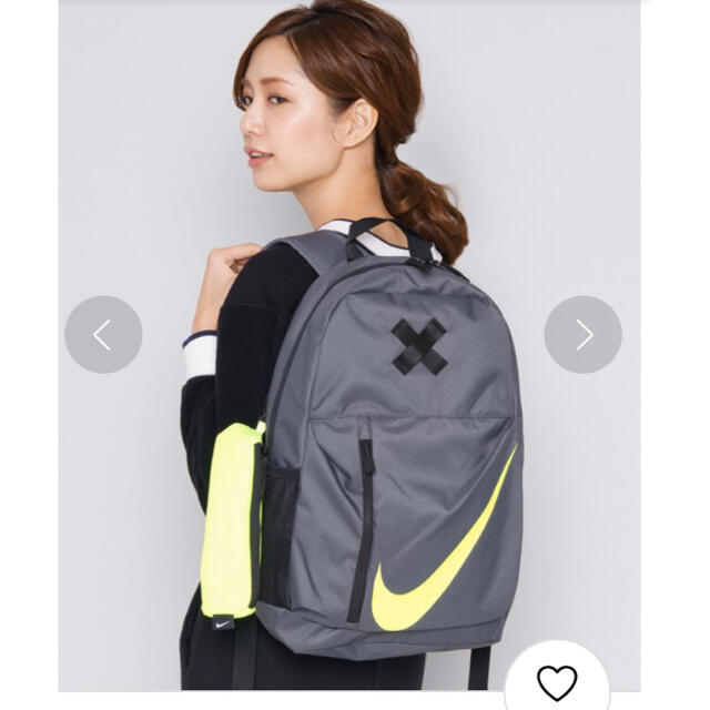 NIKE(ナイキ)のNIKE ナイキ エレメンタルバッグパック ミニポーチ付き グレー 22L レディースのバッグ(リュック/バックパック)の商品写真