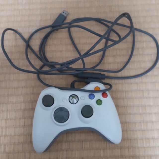 Xbox360(エックスボックス360)のXBOX360　コントローラー　美品 エンタメ/ホビーのゲームソフト/ゲーム機本体(家庭用ゲーム機本体)の商品写真