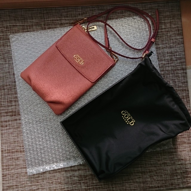 ココセリュックスゴールド COCOCELUX GOLD スマホポシェット | フリマアプリ ラクマ