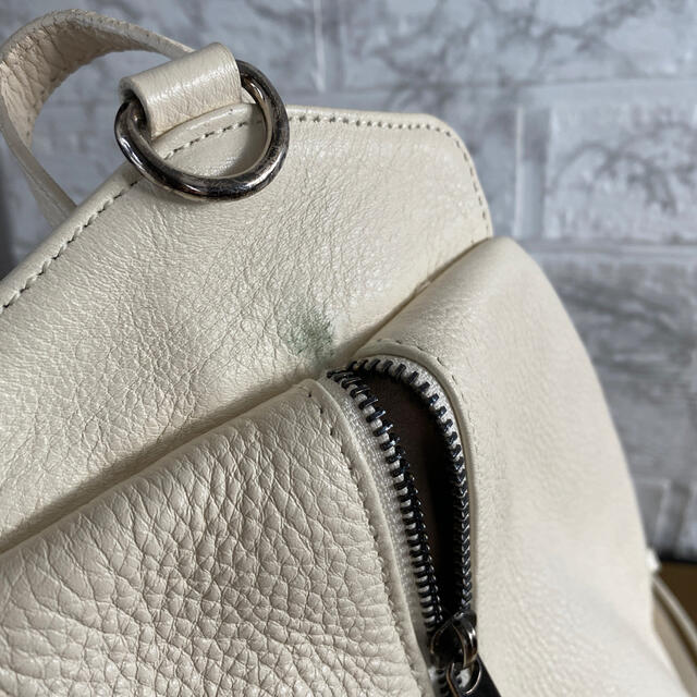ヘイニ gigi オフホワイト リュック レディースのバッグ(リュック/バックパック)の商品写真