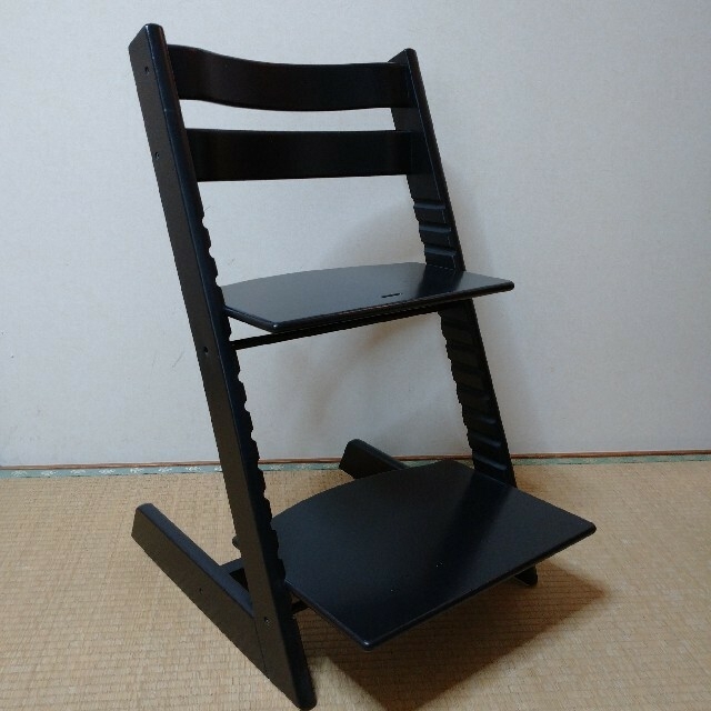 Stokke(ストッケ)のストッケ　トリップトラップ　黒色 インテリア/住まい/日用品の椅子/チェア(スツール)の商品写真