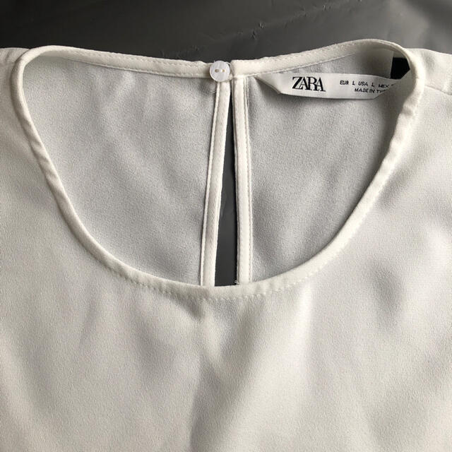 ZARA(ザラ)のZARAザラ　ブラウス　白　半袖　Ｌサイズ レディースのトップス(シャツ/ブラウス(半袖/袖なし))の商品写真