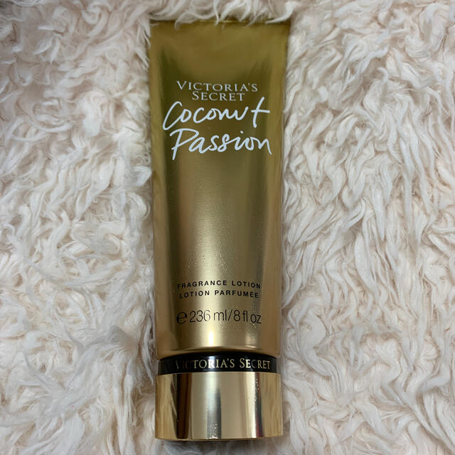 Victoria's Secret(ヴィクトリアズシークレット)のVICTOIRA’S SECRET COCONUT PASSION ココナッツ コスメ/美容のボディケア(ボディクリーム)の商品写真