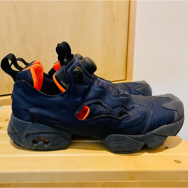 Reebok(リーボック)のReebok(リーボック) インスタポンプフューリー　ネイビー　24cm レディースの靴/シューズ(スニーカー)の商品写真