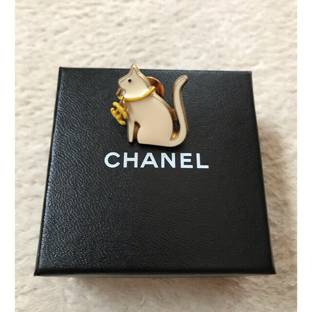 CHANEL シャネル　ピンブローチ