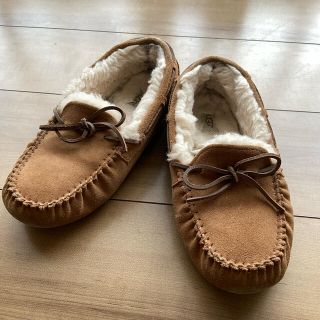 アグ(UGG)の2/15まで出品★【UGG】モカシン　DAKOTA 23.5センチ(スリッポン/モカシン)