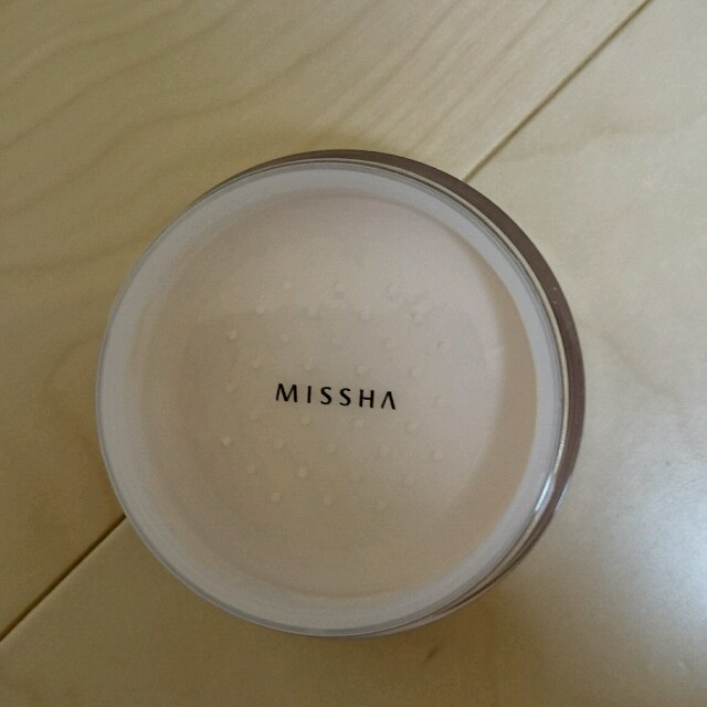 MISSHA(ミシャ)のミシャの限定キティちゃんコラボパウダー コスメ/美容のベースメイク/化粧品(フェイスパウダー)の商品写真