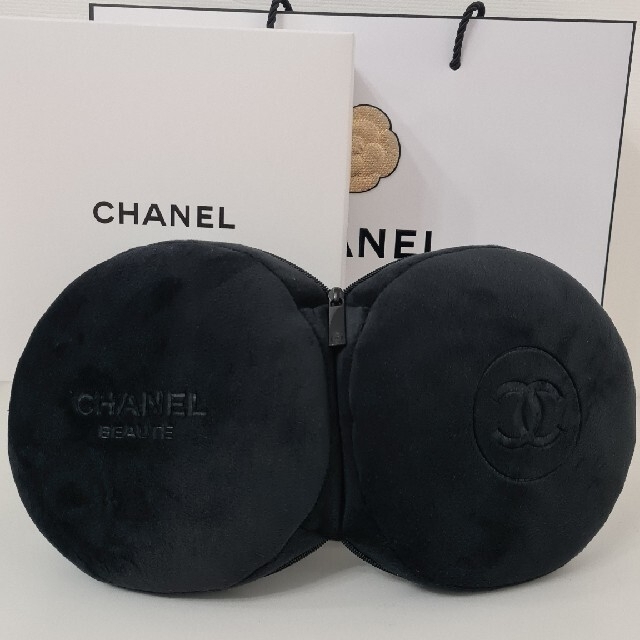 CHANEL(シャネル)のシャネル　ヘッドクッション付アイマスク　シンガポール限定 エンタメ/ホビーのコレクション(ノベルティグッズ)の商品写真