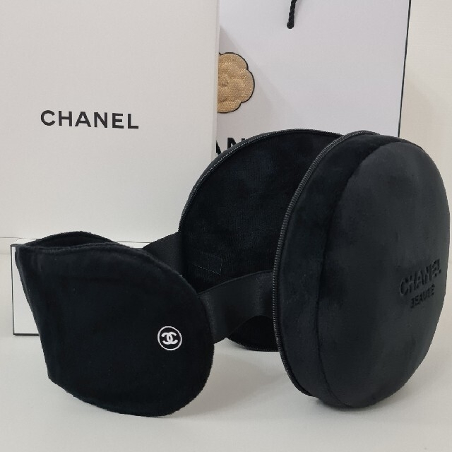 CHANEL(シャネル)のシャネル　ヘッドクッション付アイマスク　シンガポール限定 エンタメ/ホビーのコレクション(ノベルティグッズ)の商品写真