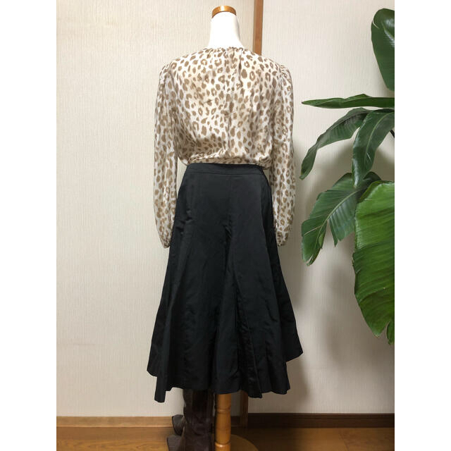 HIROKO KOSHINO(ヒロココシノ)のコシノヒロコ／黒　タフタ風スカート レディースのスカート(その他)の商品写真