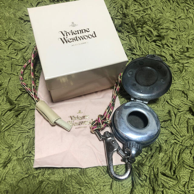 Vivienne Westwood(ヴィヴィアンウエストウッド)の【箱あり】ヴィヴィアンウエストウッド【携帯灰皿】 メンズのファッション小物(タバコグッズ)の商品写真