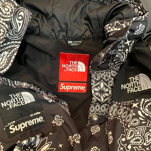 Supreme(シュプリーム)の美品 supreme THE NORTH FACE バンダナ パーカー黒 M  メンズのジャケット/アウター(マウンテンパーカー)の商品写真