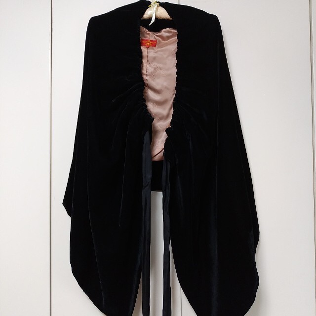 Vivienne Westwood(ヴィヴィアンウエストウッド)の【送料無料】Vivienne Westwood ケープ マント レディースのジャケット/アウター(ポンチョ)の商品写真
