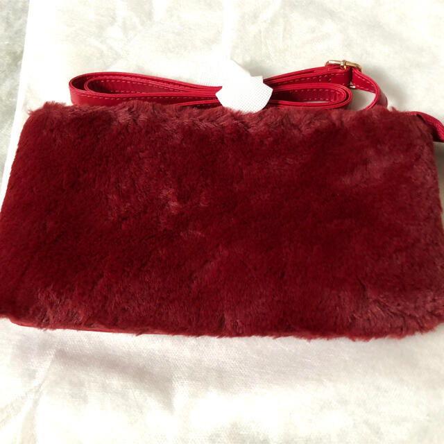 ギャロリア　ファーバッグ　レッド　赤　ショルダーバッグ　お財布ショルダー レディースのバッグ(ショルダーバッグ)の商品写真