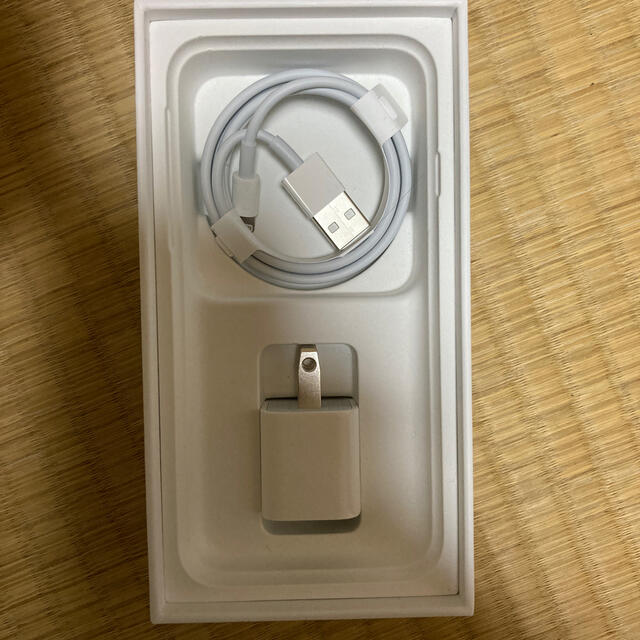 Apple(アップル)のApple 充電器 スマホ/家電/カメラのスマートフォン/携帯電話(バッテリー/充電器)の商品写真