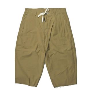 ブフト(BUKHT)のbukht ブフト 日本製 2TUCK EASY SHORTS カットオフ 2タックイージーショーツ B-91803 1(M) BEG.KHAKI ワイド ショートパンツ チノ ボトムス【新古品】【中古】【bukht】(カーディガン)