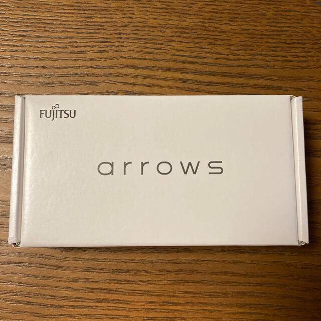 富士通(フジツウ)の新品未使用・未開封　Fujitsu arrows RX ホワイト スマホ/家電/カメラのスマートフォン/携帯電話(スマートフォン本体)の商品写真