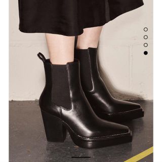 ザラ(ZARA)のZARA ザラ　ショートブーツ　美品(ブーツ)