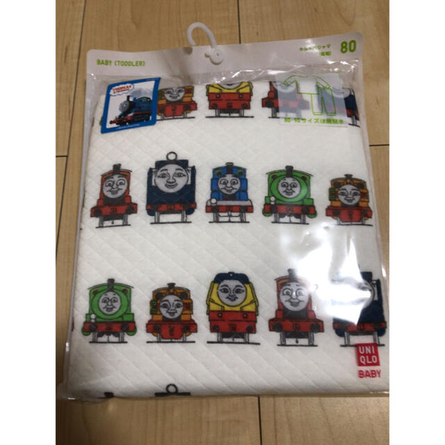 UNIQLO(ユニクロ)のユニクロ キルトパジャマ(長袖) 80 トーマス キッズ/ベビー/マタニティのベビー服(~85cm)(パジャマ)の商品写真