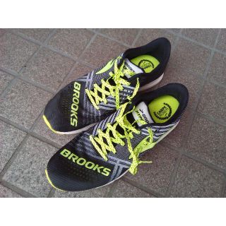 ブルックス(Brooks)のブルックス　ハイペリオン（黄色・28.0cm）(シューズ)