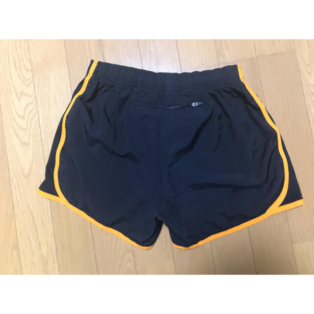 NIKE(ナイキ)の【中古】NIKE ナイキ ランニング パンツ　ショートパンツ　Sサイズ スポーツ/アウトドアのトレーニング/エクササイズ(トレーニング用品)の商品写真