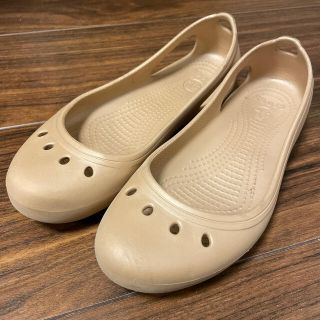 クロックス(crocs)の【ぴよ様専用】kadee flat / ゴールド(サンダル)