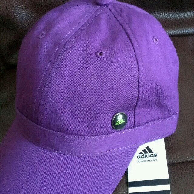 adidas(アディダス)のadidas UV カット 紫色キャップ レディースの帽子(キャップ)の商品写真