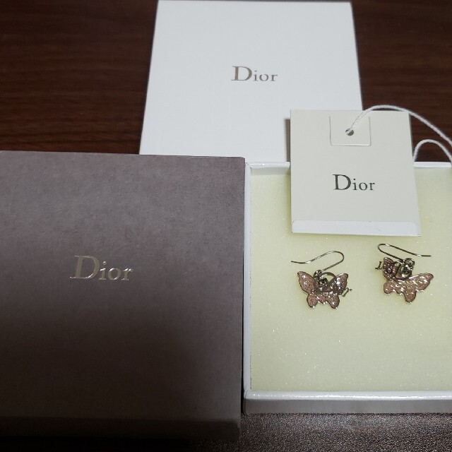 Dior 蝶々ピアス