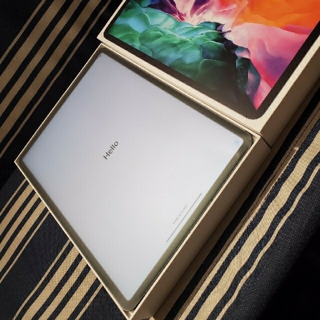 タブレットipad pro 第四世代　APPLE  1TB SIMフリー　未使用