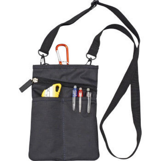 ツールポーチ　ファスナー付タイプ　ユニクロ社員さん　gu社員さん　薄型　肩掛け レディースのバッグ(ショルダーバッグ)の商品写真