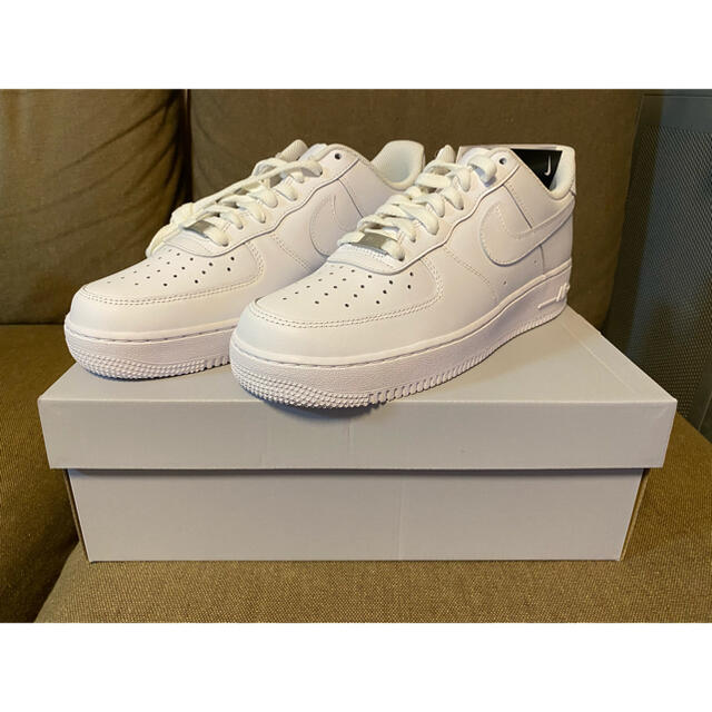 NIKE(ナイキ)のNIKE AIR FORCE 1 '07 エアフォース1 27.5cm ホワイト メンズの靴/シューズ(スニーカー)の商品写真