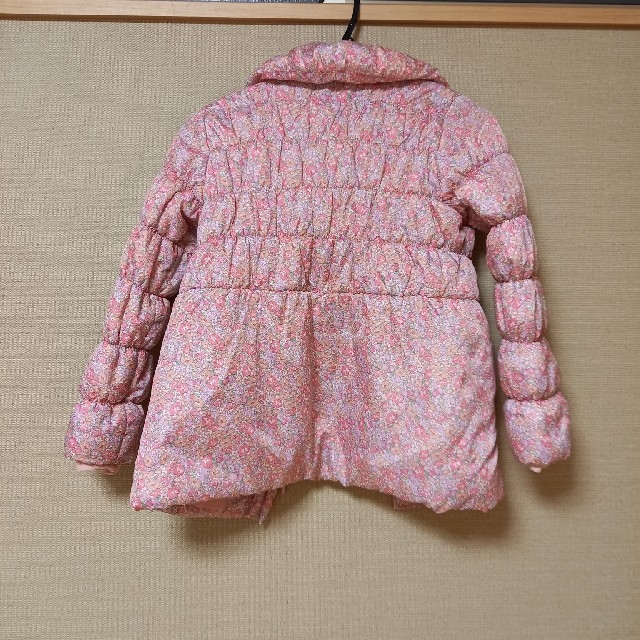 HusHush(ハッシュアッシュ)のキッズ　女の子　hushush 花柄コート 140 キッズ/ベビー/マタニティのキッズ服女の子用(90cm~)(コート)の商品写真