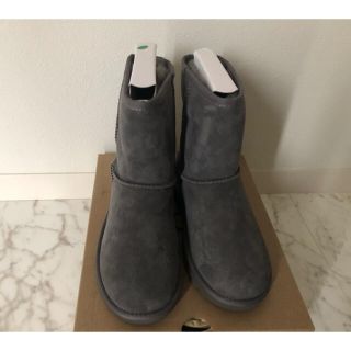 アグ(UGG)のお値下げ🌸新品　UGG  キッズ　クラシック　ブーツ　ムートンブーツ　21cm(ブーツ)