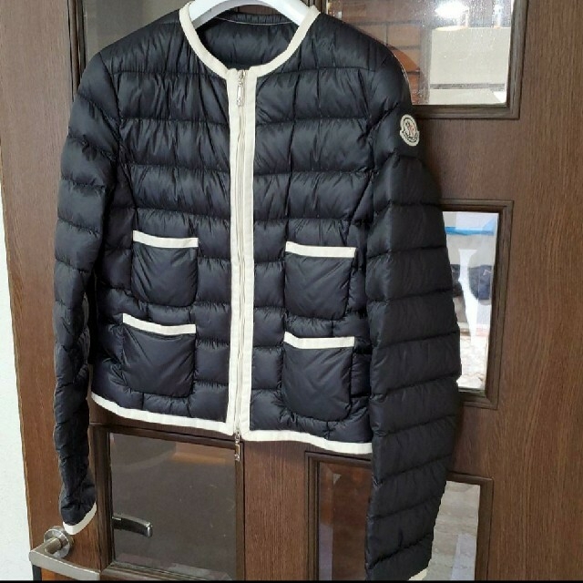 稀少　MONCLER　ノーカラーライトダウンジャケット　ブラック　0レディース