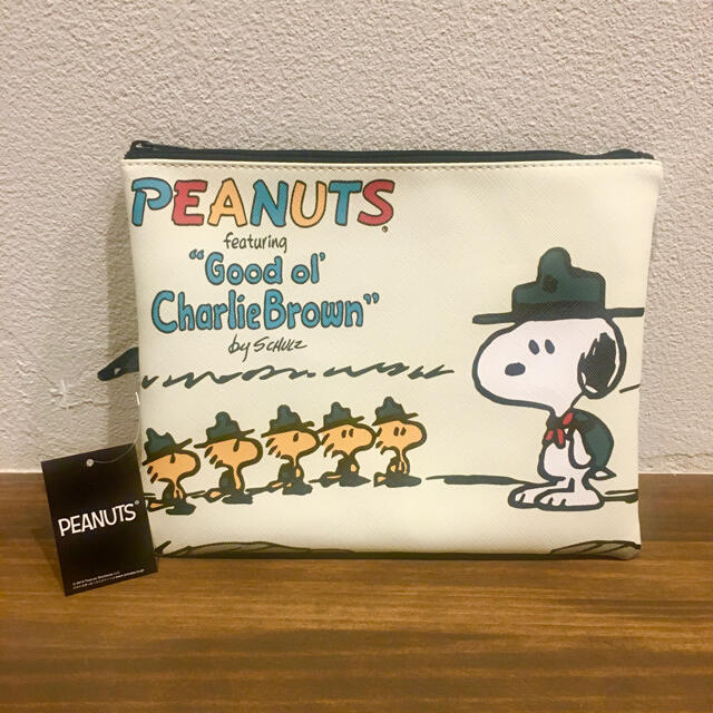 PEANUTS(ピーナッツ)の【新品未使用】スヌーピー　ポーチ レディースのファッション小物(ポーチ)の商品写真