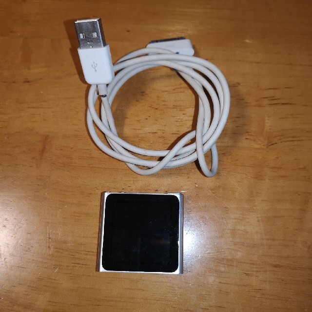 Apple(アップル)の第6世代 iPod nano 8GB スマホ/家電/カメラのオーディオ機器(ポータブルプレーヤー)の商品写真