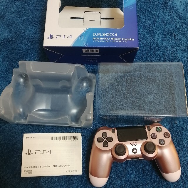 SONY(ソニー)のps4 DUALSHOCK ローズゴールドコントローラー エンタメ/ホビーのゲームソフト/ゲーム機本体(その他)の商品写真