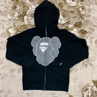 アベイシングエイプ(A BATHING APE)のAPE BAPE KAWS パーカー　シャークパーカー　TALL BAPY(パーカー)