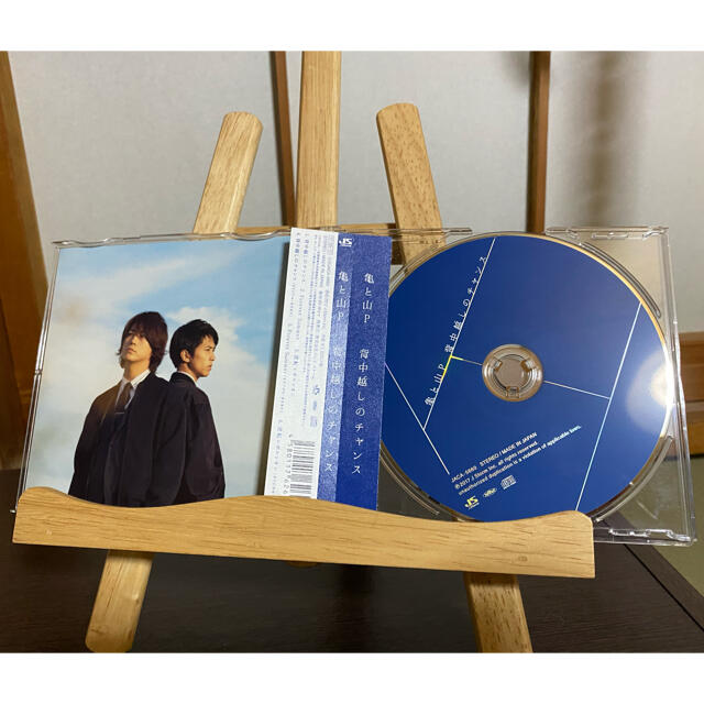 Johnny's(ジャニーズ)の背中越しのチャンス　亀と山P 通常盤 ジャニーズ シングル 中古品 エンタメ/ホビーのCD(ポップス/ロック(邦楽))の商品写真